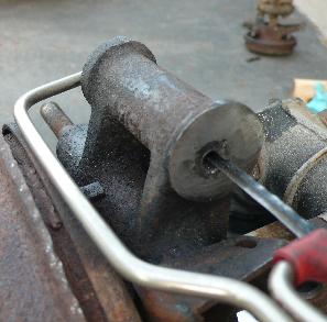 The hacksaw in the bolt