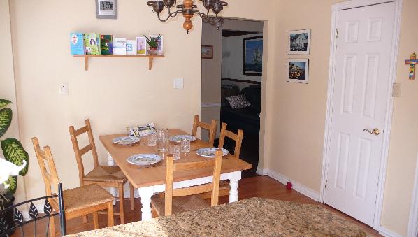 Kitchen - sitting area